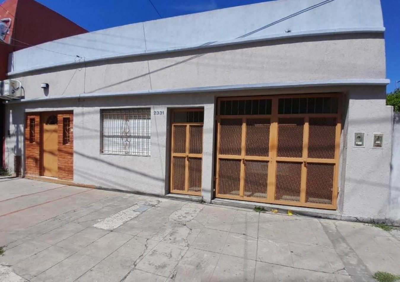 Casa 3 Ambientes con Departamento 2 Ambientes + Departamento 2 Ambientes Independiente - Ideal para Inversion o Familia Grande
