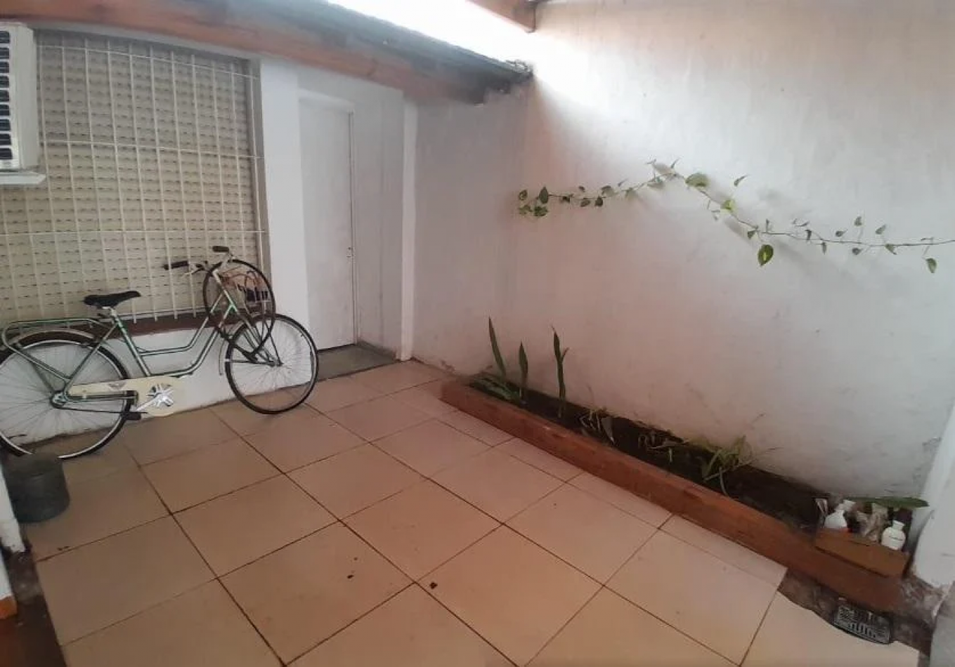 Casa 3 Ambientes con Departamento 2 Ambientes + Departamento 2 Ambientes Independiente - Ideal para Inversion o Familia Grande
