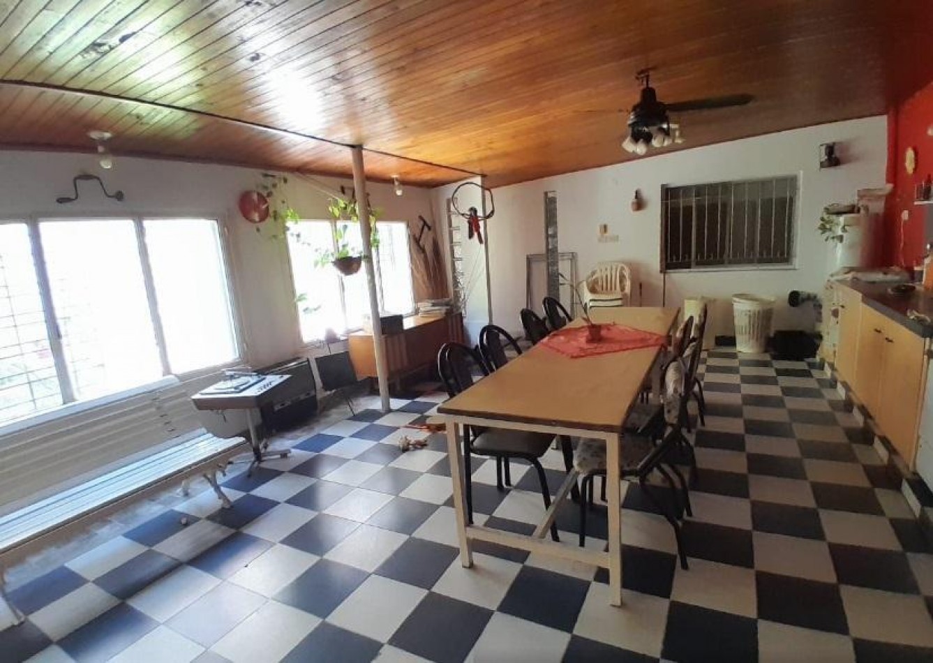 Casa 3 Ambientes con Departamento 2 Ambientes + Departamento 2 Ambientes Independiente - Ideal para Inversion o Familia Grande