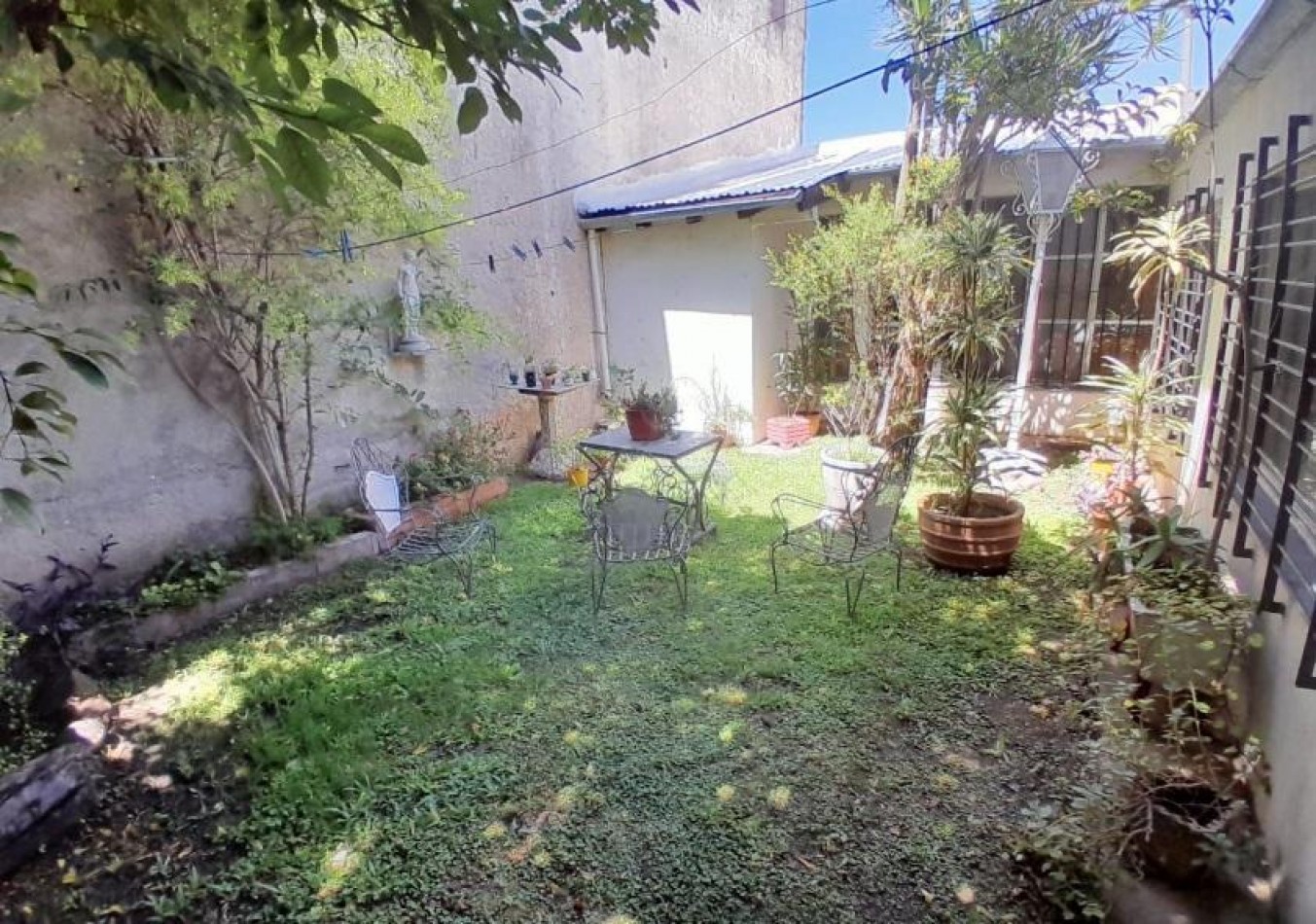 Casa 3 Ambientes con Departamento 2 Ambientes + Departamento 2 Ambientes Independiente - Ideal para Inversion o Familia Grande