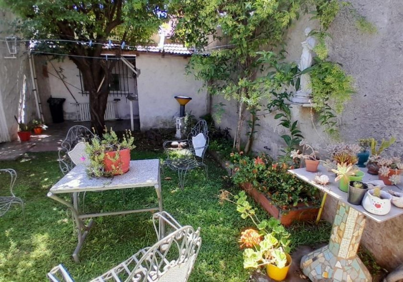 Casa 3 Ambientes con Departamento 2 Ambientes + Departamento 2 Ambientes Independiente - Ideal para Inversion o Familia Grande