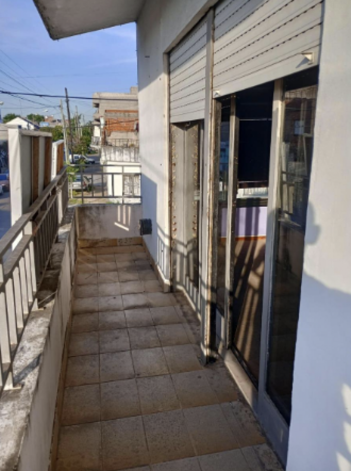 Casa de 5 Ambientes en Venta - Muy Buena Ubicacion en Villa Luzuriaga