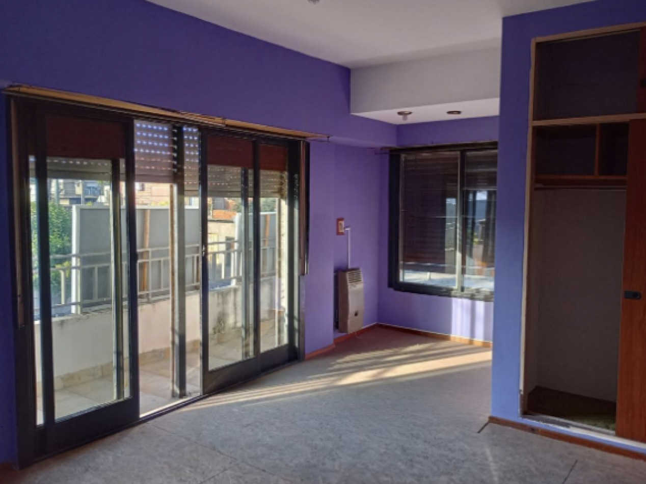Casa de 5 Ambientes en Venta - Muy Buena Ubicacion en Villa Luzuriaga