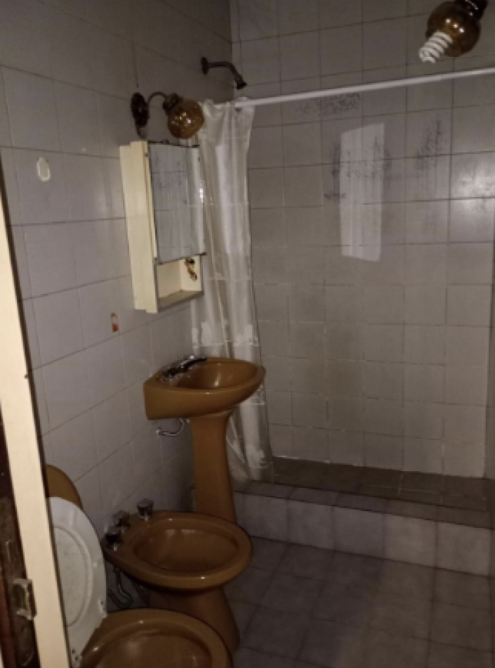 Casa de 5 Ambientes en Venta - Muy Buena Ubicacion en Villa Luzuriaga