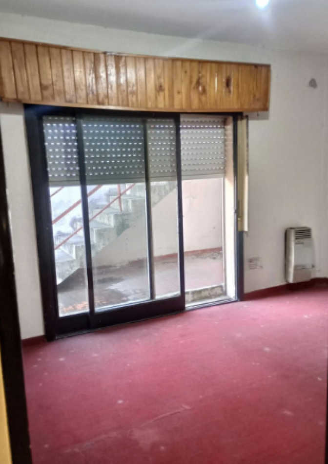 Casa de 5 Ambientes en Venta - Muy Buena Ubicacion en Villa Luzuriaga