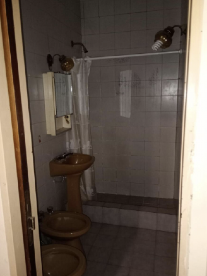 Casa de 5 Ambientes en Venta - Muy Buena Ubicacion en Villa Luzuriaga