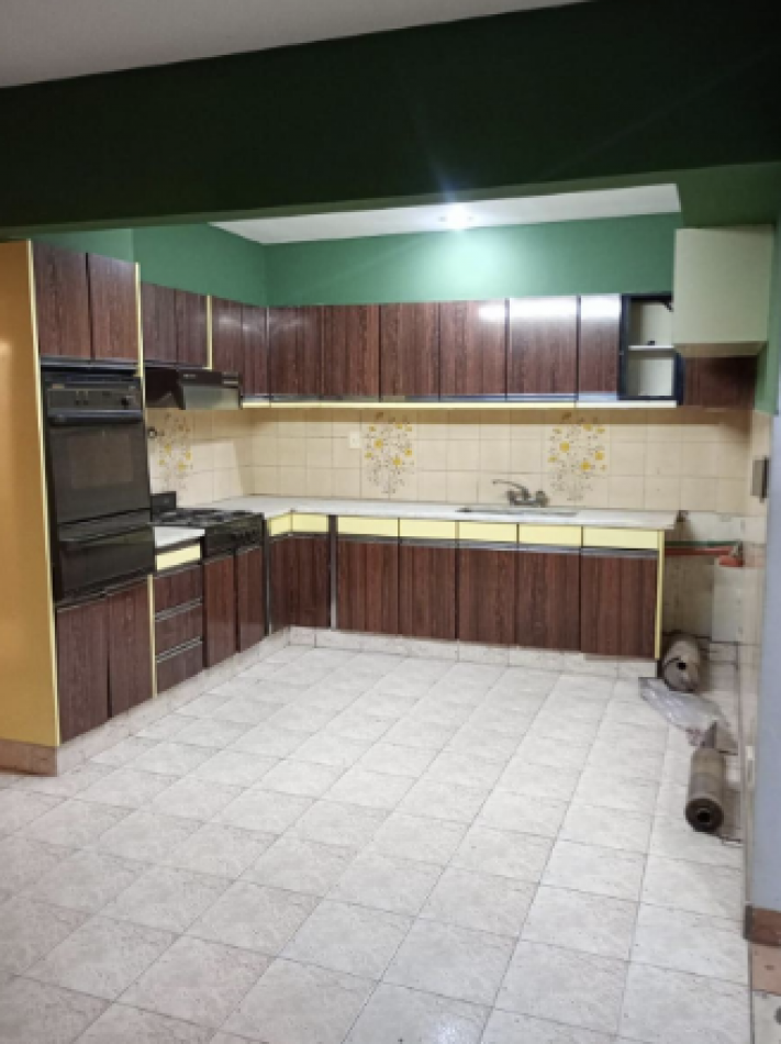 Casa de 5 Ambientes en Venta - Muy Buena Ubicacion en Villa Luzuriaga