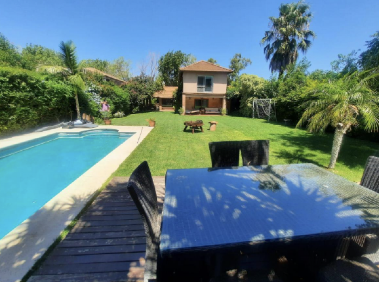 Casa en Venta en San Carlos Country - Entorno Natural y Seguridad Privada