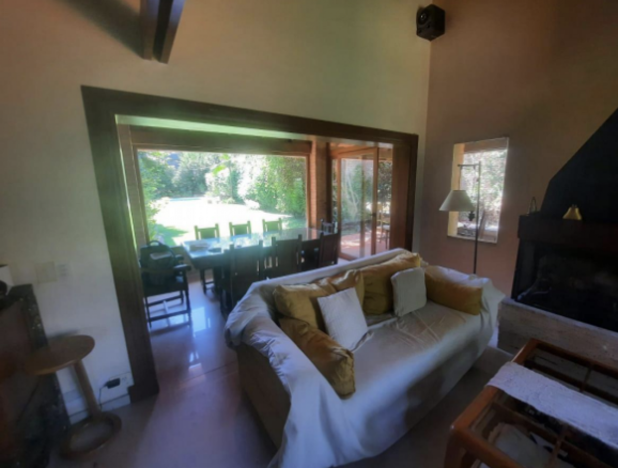 Casa en Venta en San Carlos Country - Entorno Natural y Seguridad Privada
