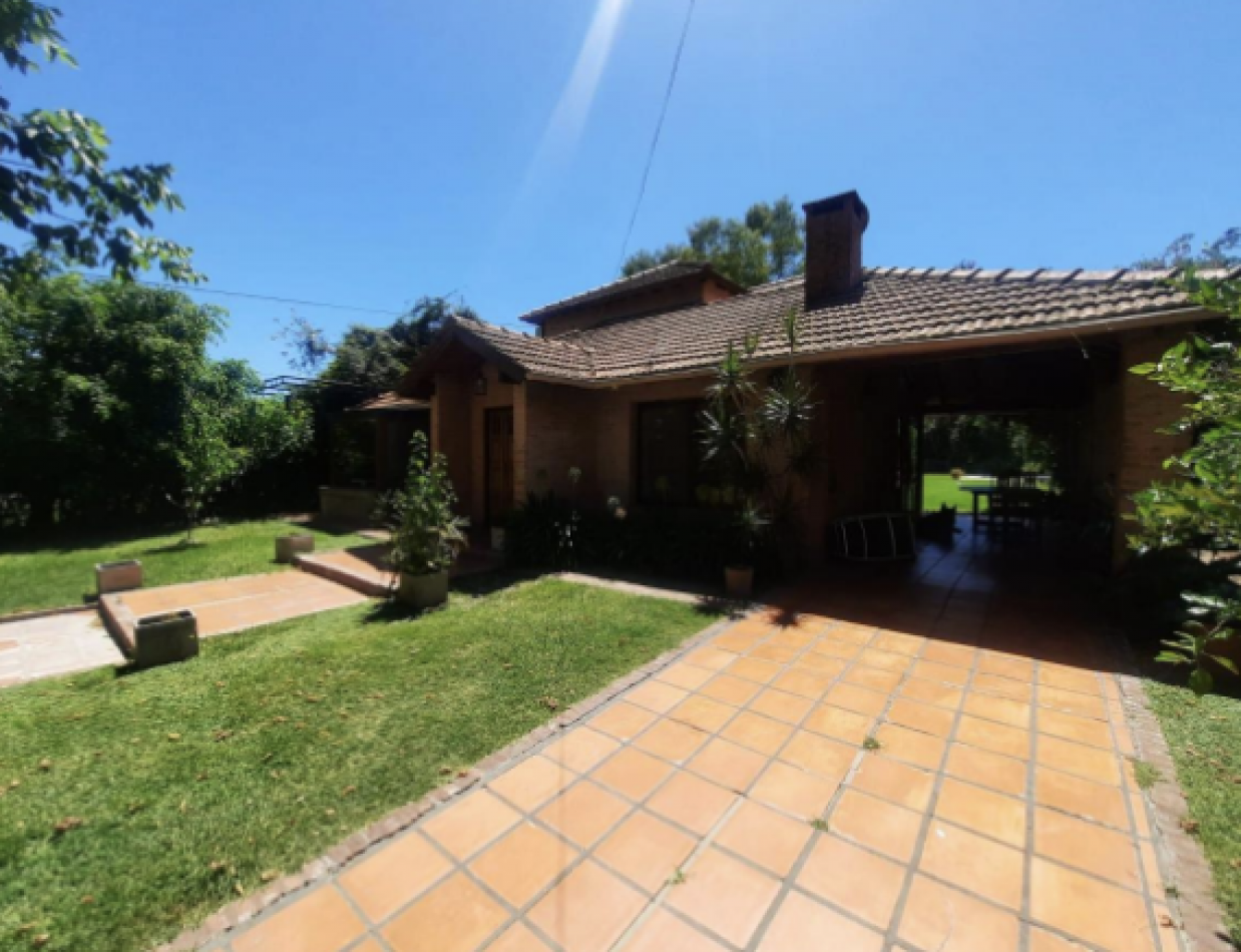 Casa en Venta en San Carlos Country - Entorno Natural y Seguridad Privada