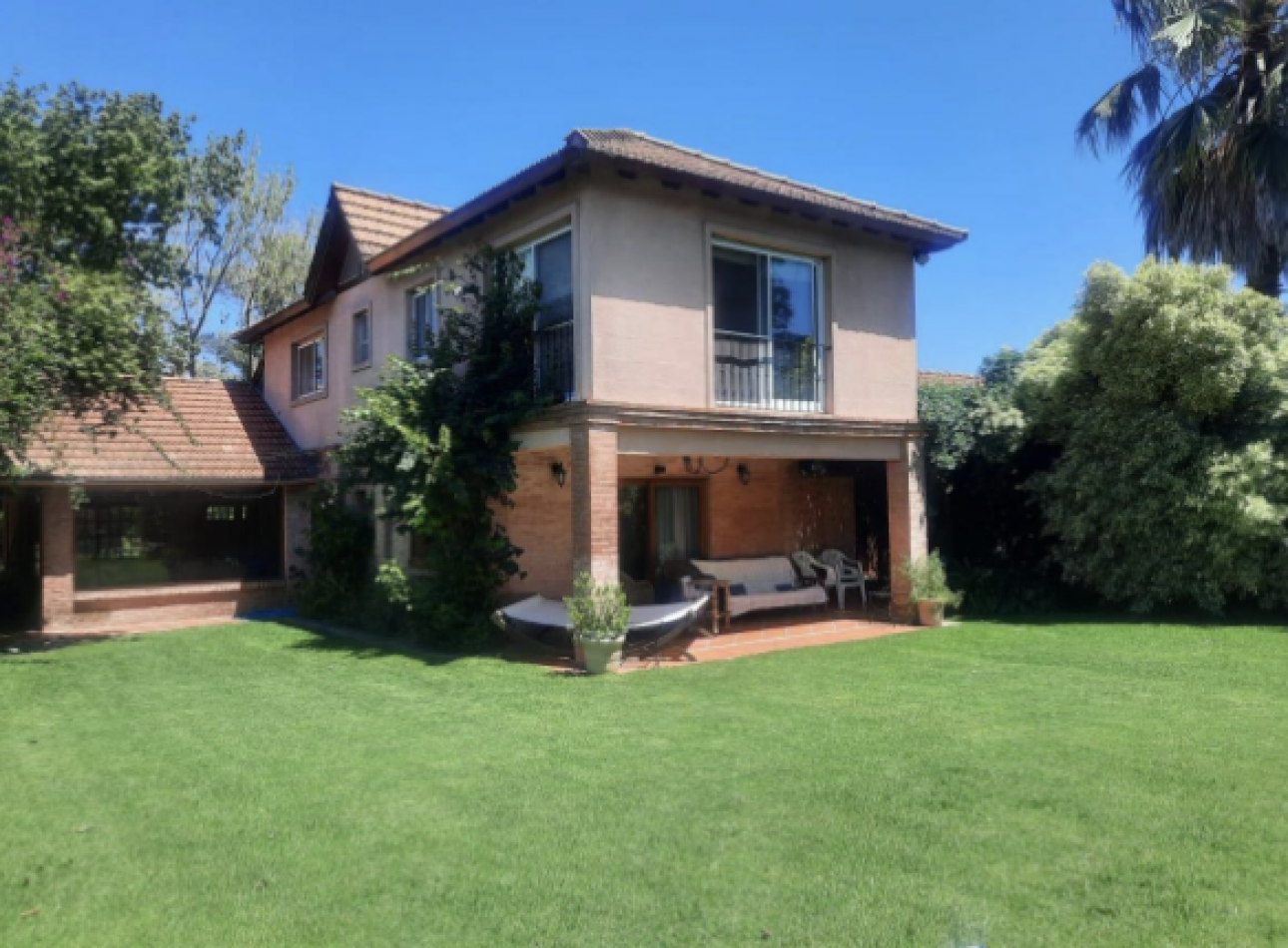 Casa en Venta en San Carlos Country - Entorno Natural y Seguridad Privada