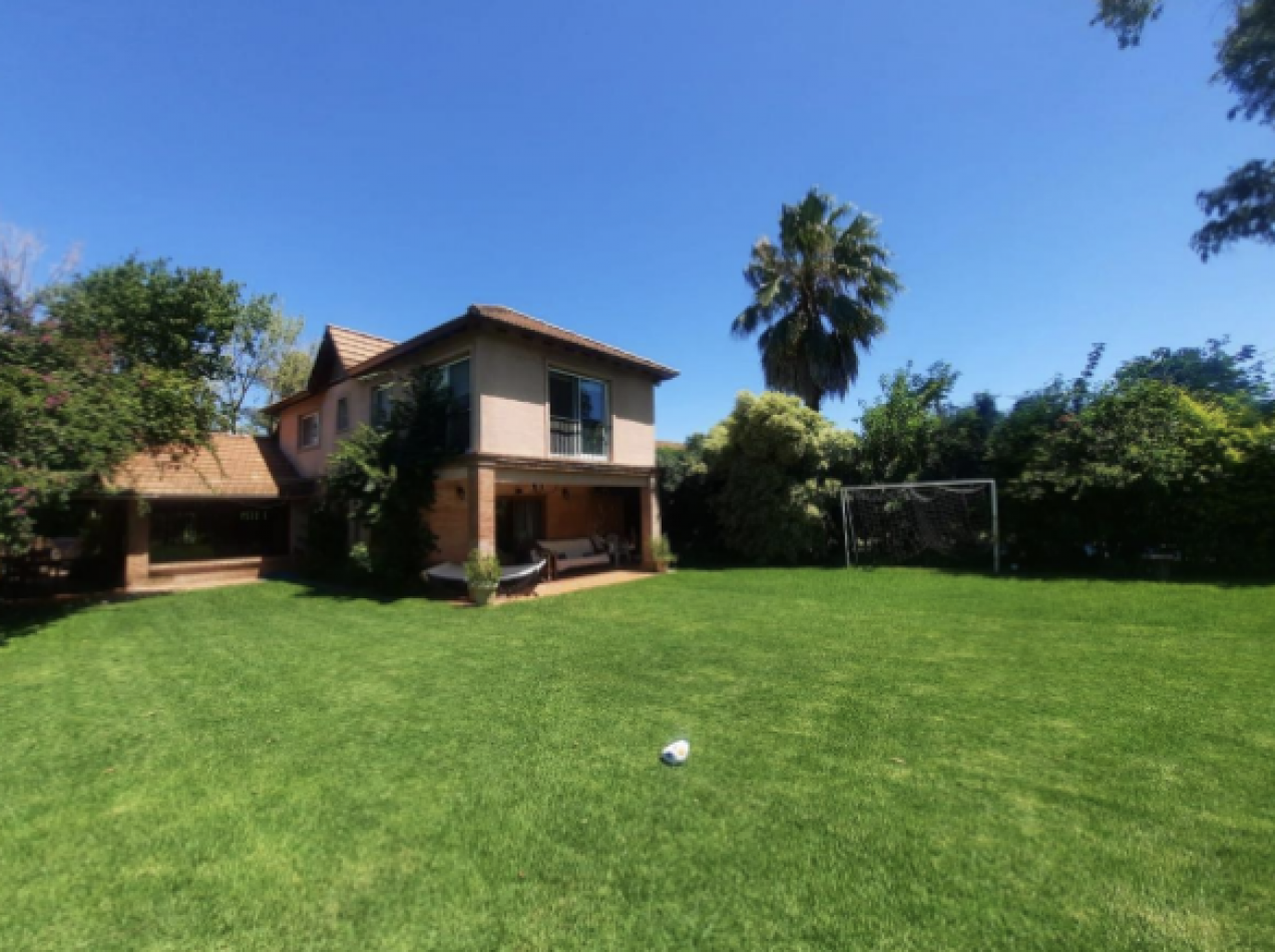 Casa en Venta en San Carlos Country - Entorno Natural y Seguridad Privada