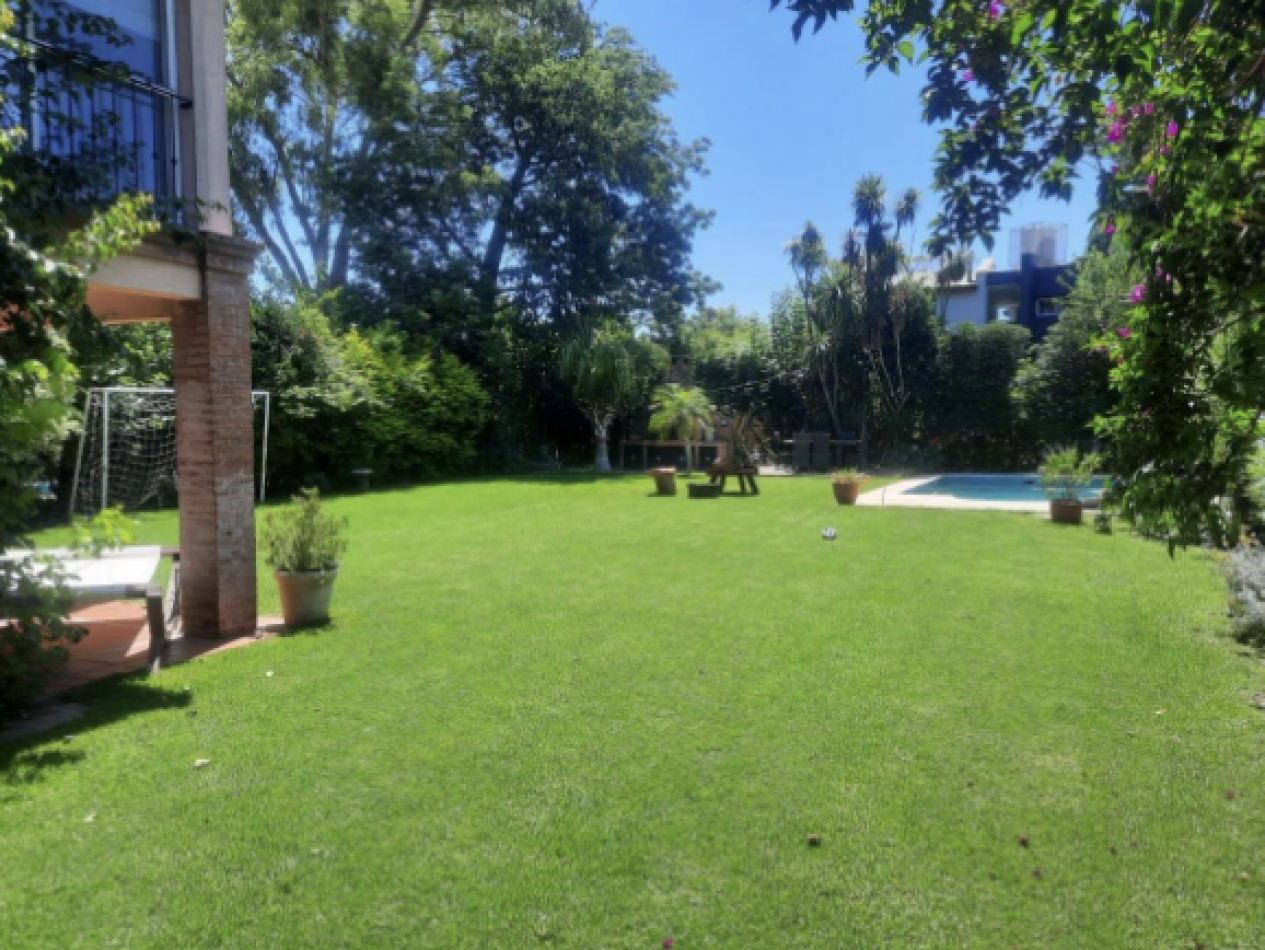 Casa en Venta en San Carlos Country - Entorno Natural y Seguridad Privada