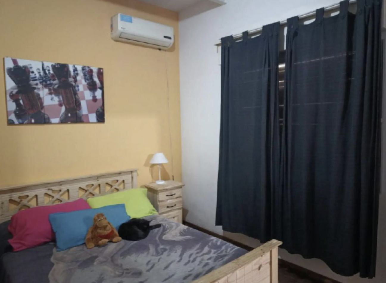 Casa de 6 Ambientes con Jardin al Frente, Patio y Terraza - Excelente Ubicacion en Moron, Provincia de Buenos Aires