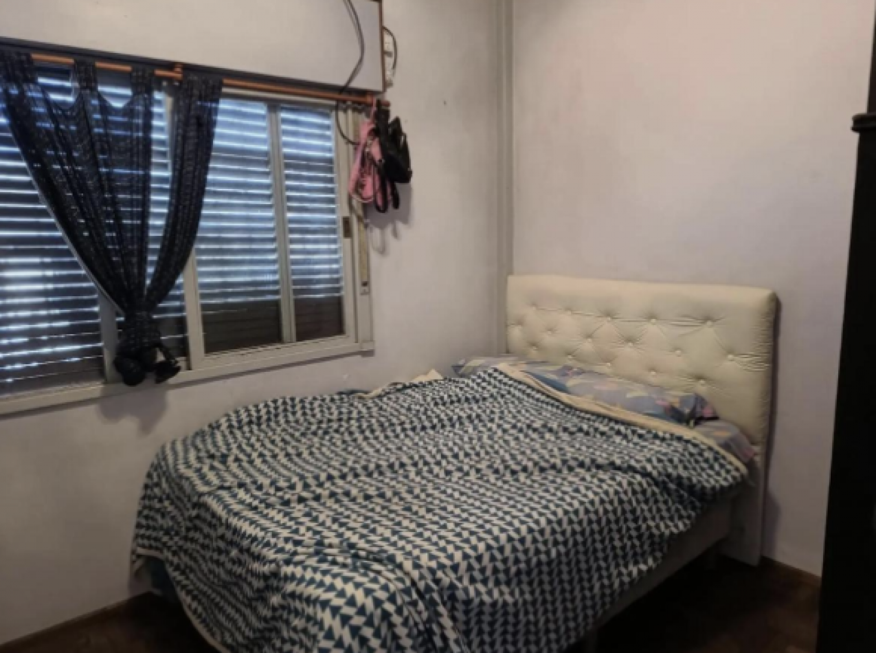 Casa de 6 Ambientes con Jardin al Frente, Patio y Terraza - Excelente Ubicacion en Moron, Provincia de Buenos Aires