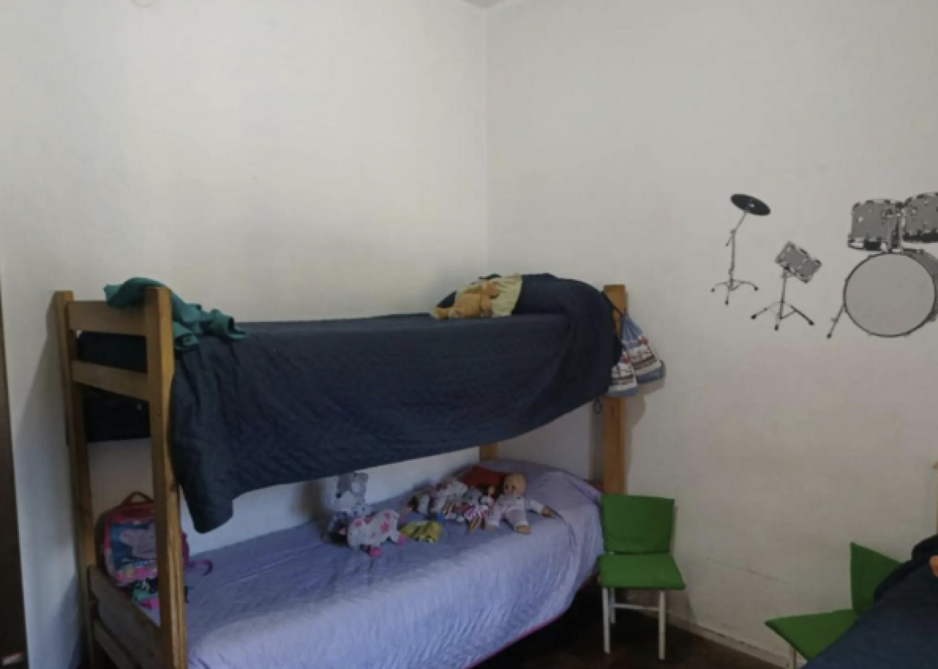 Casa de 6 Ambientes con Jardin al Frente, Patio y Terraza - Excelente Ubicacion en Moron, Provincia de Buenos Aires