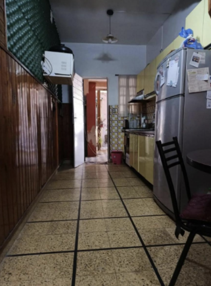 Casa de 6 Ambientes con Jardin al Frente, Patio y Terraza - Excelente Ubicacion en Moron, Provincia de Buenos Aires