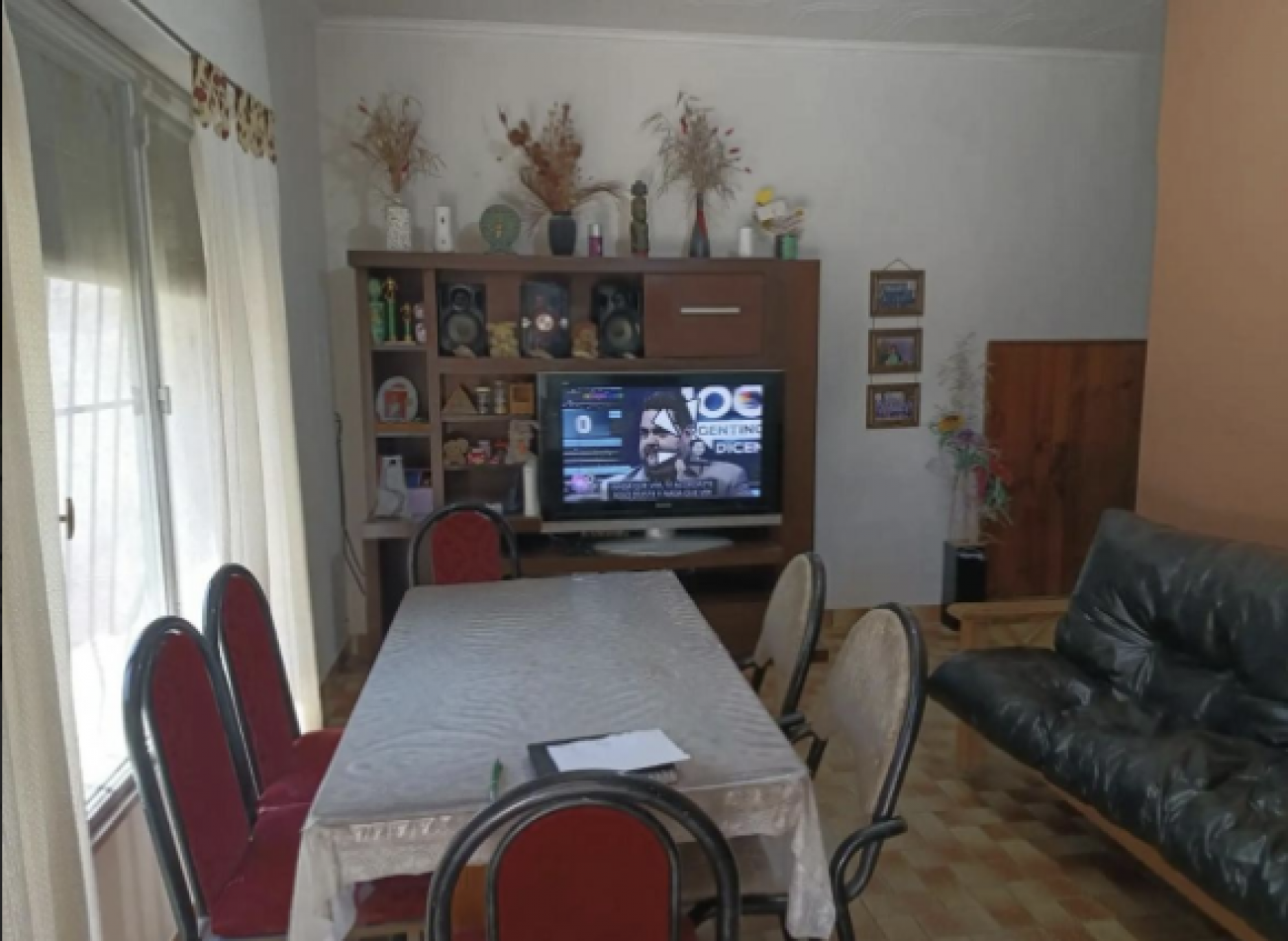 Casa de 6 Ambientes con Jardin al Frente, Patio y Terraza - Excelente Ubicacion en Moron, Provincia de Buenos Aires