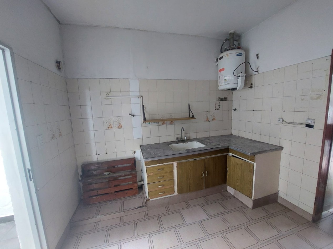 Casa en esquina de 5 ambientes con jardin, terraza y 2 cocheras - Hurlingham