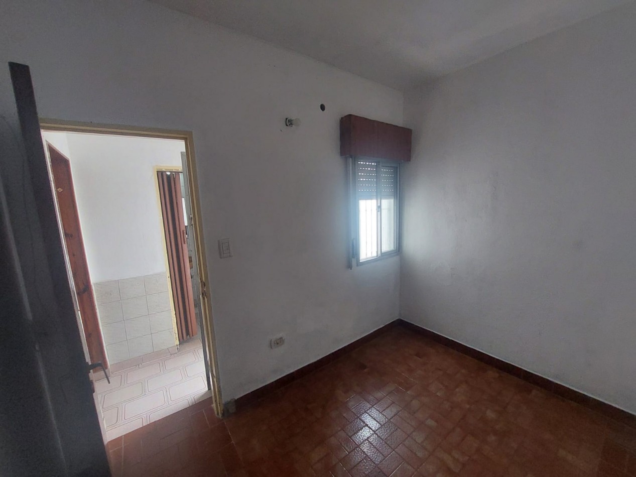 Casa en esquina de 5 ambientes con jardin, terraza y 2 cocheras - Hurlingham