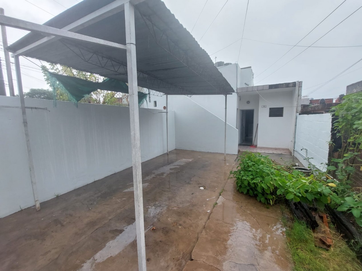 Casa en esquina de 5 ambientes con jardin, terraza y 2 cocheras - Hurlingham