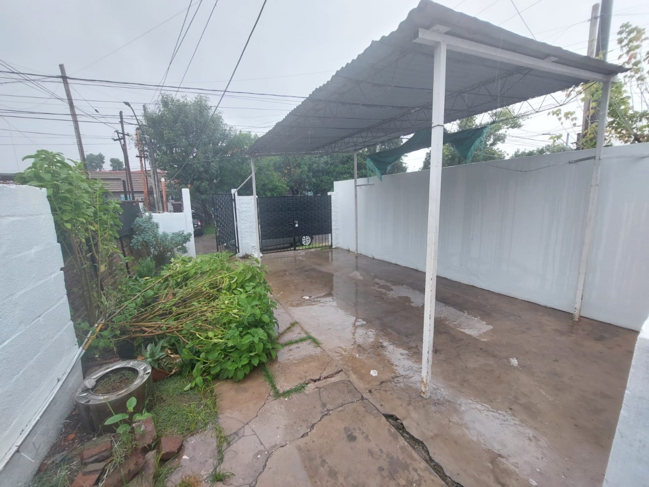 Casa en esquina de 5 ambientes con jardin, terraza y 2 cocheras - Hurlingham