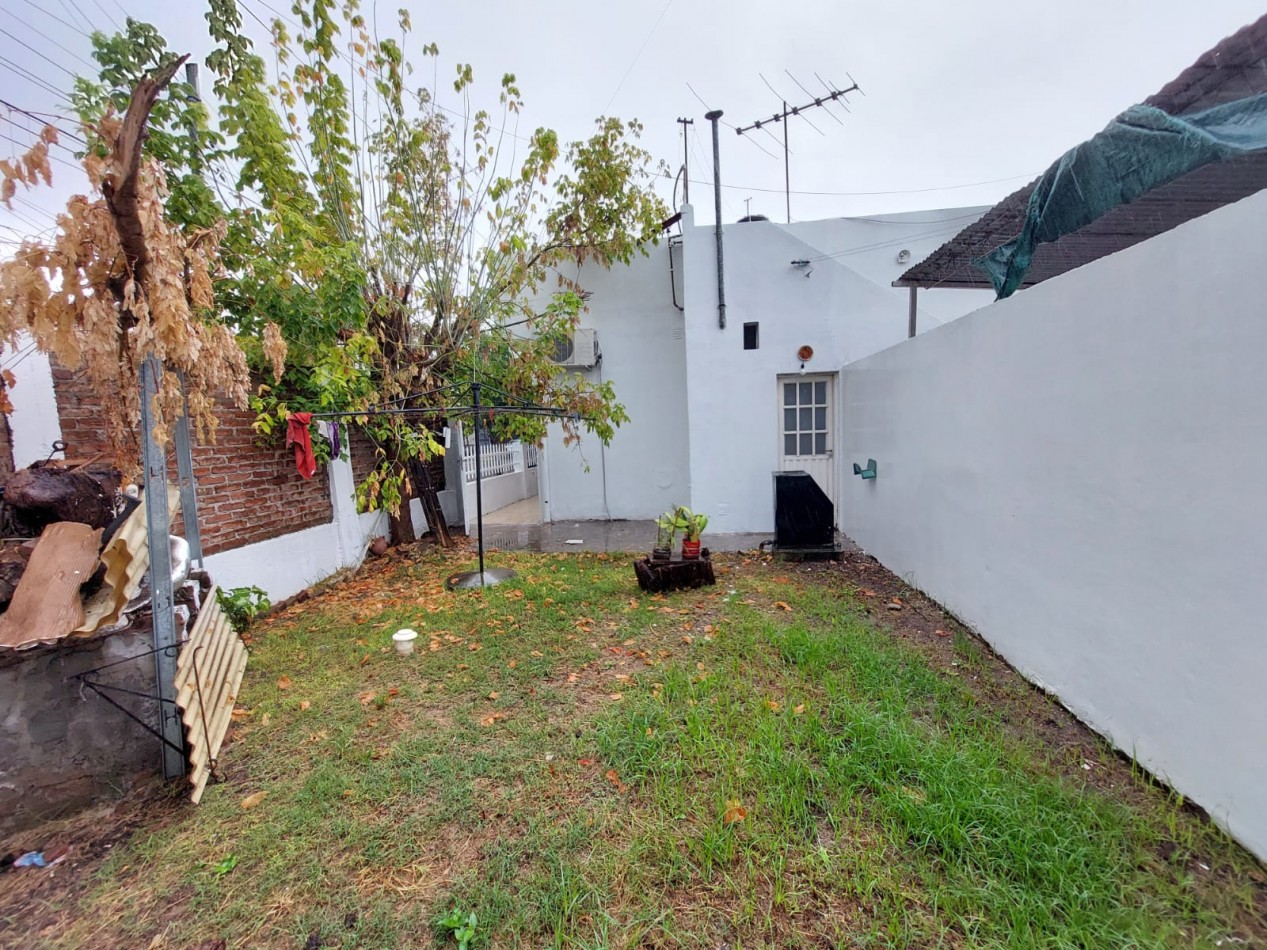 Casa en esquina de 5 ambientes con jardin, terraza y 2 cocheras - Hurlingham