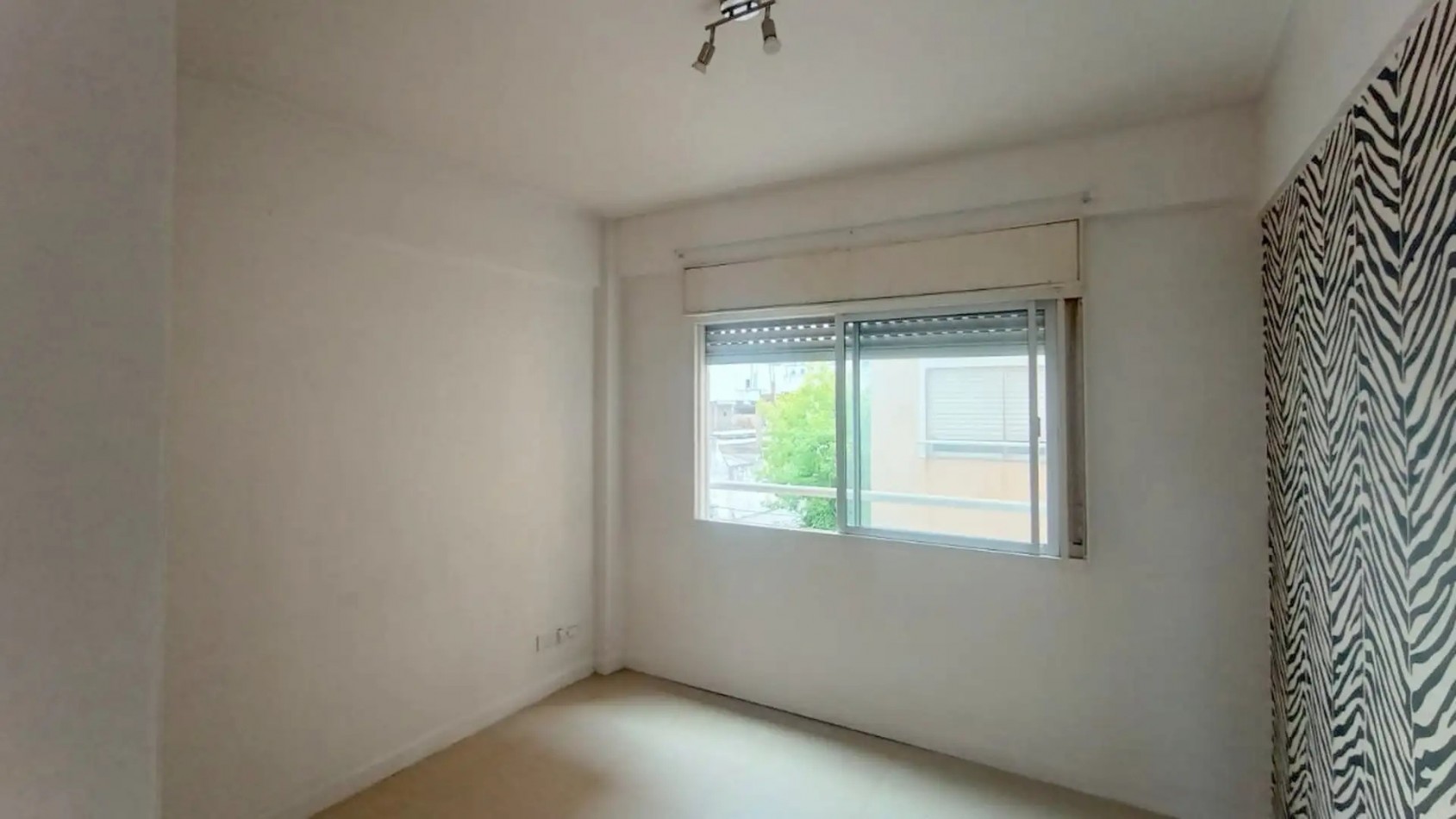 Departamento de 3 Ambientes con Balcon y Cocina Independiente - Excelente Ubicacion y Conectividad en Flores