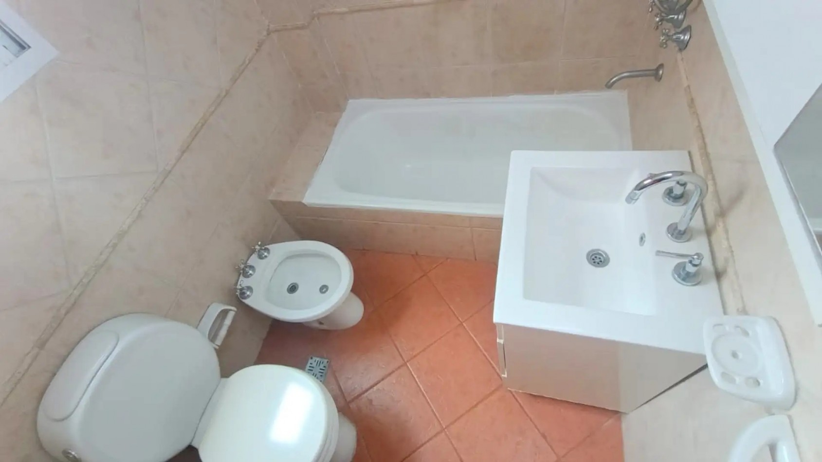 Departamento de 3 Ambientes con Balcon y Cocina Independiente - Excelente Ubicacion y Conectividad en Flores