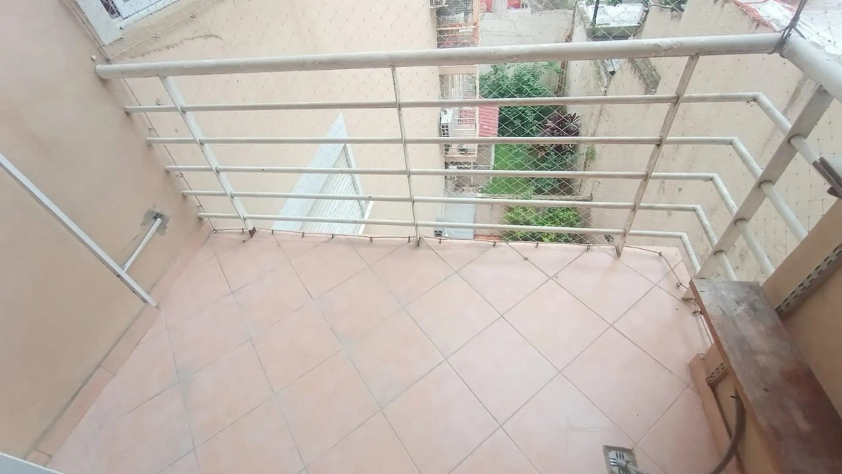 Departamento de 3 Ambientes con Balcon y Cocina Independiente - Excelente Ubicacion y Conectividad en Flores