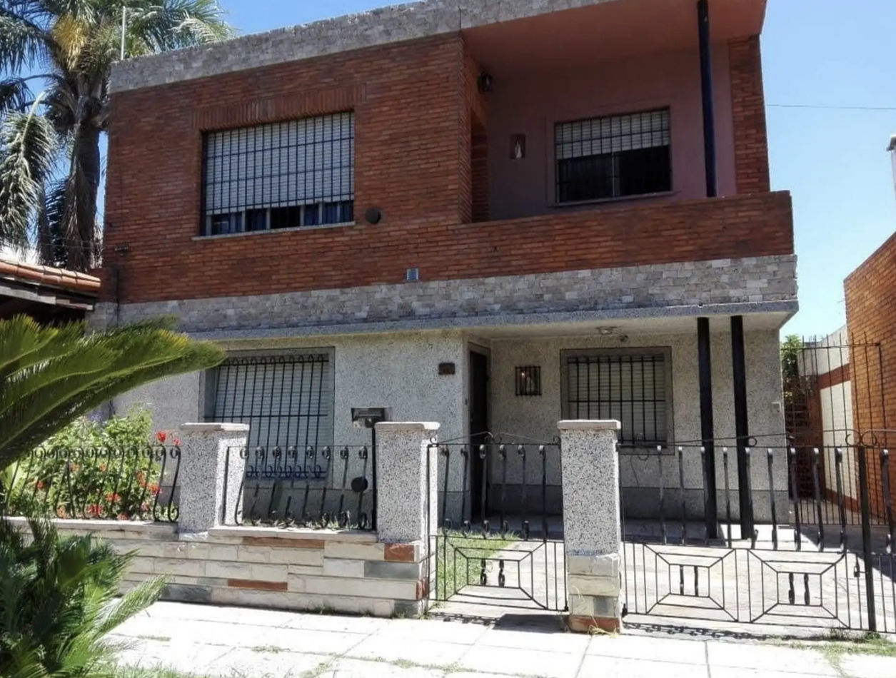 Casa 6 amb Moron con jardin