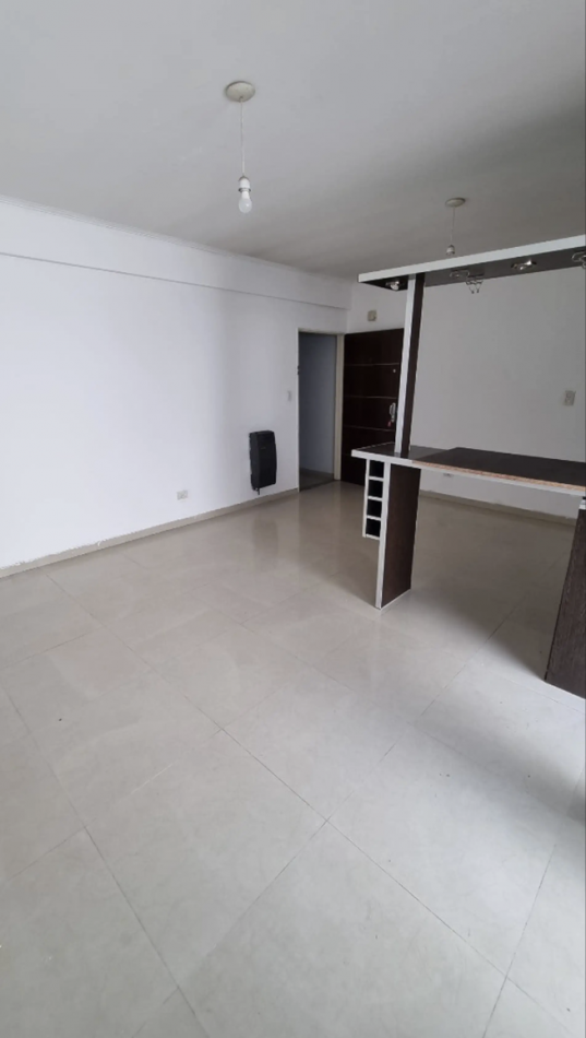 Oportunidad en Liniers - Departamento 2 Ambientes con Patio y Bajas Expensas