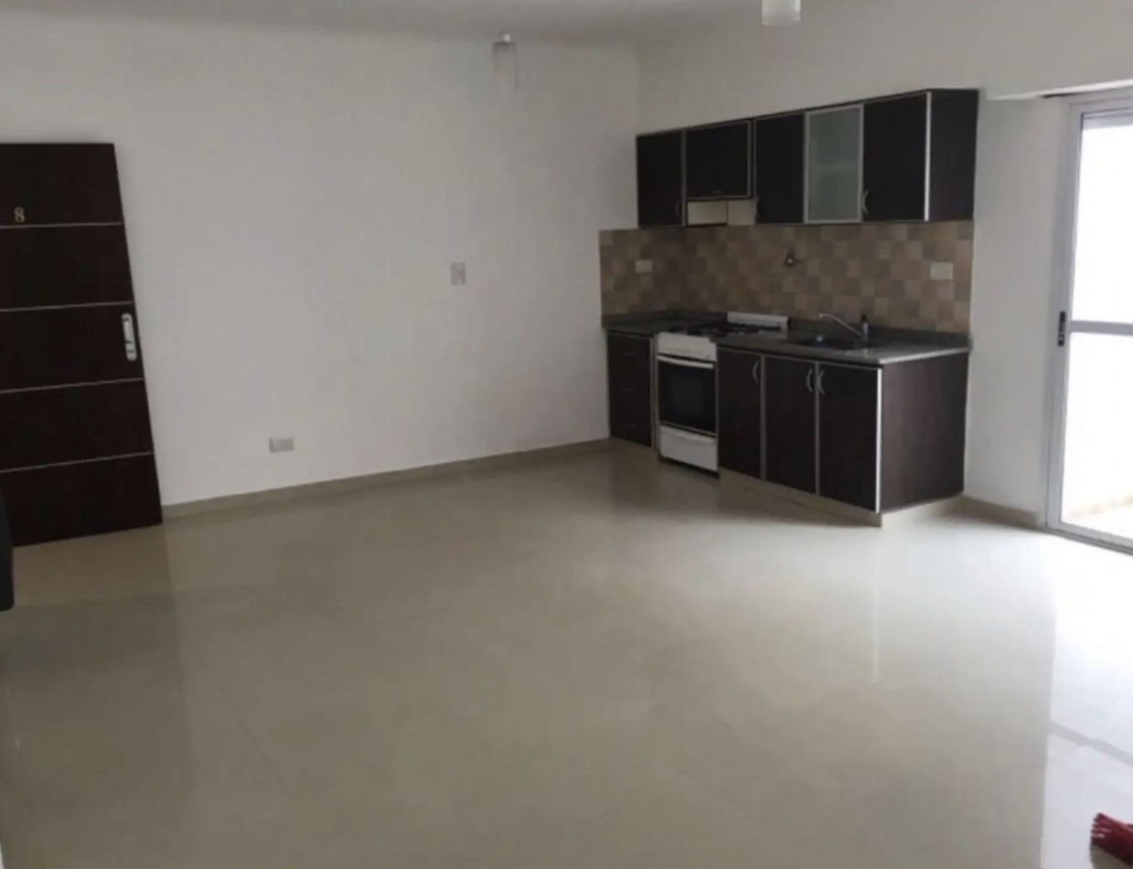 Oportunidad en Liniers - Departamento 2 Ambientes con Patio y Bajas Expensas