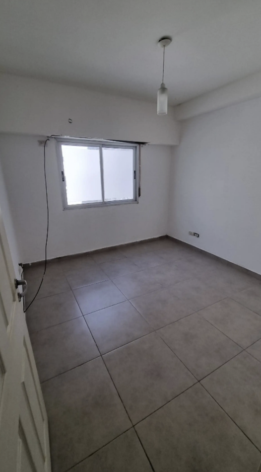 Oportunidad en Liniers - Departamento 2 Ambientes con Patio y Bajas Expensas