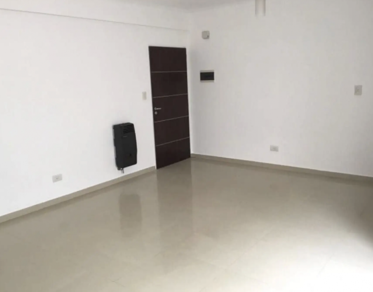 Oportunidad en Liniers - Departamento 2 Ambientes con Patio y Bajas Expensas