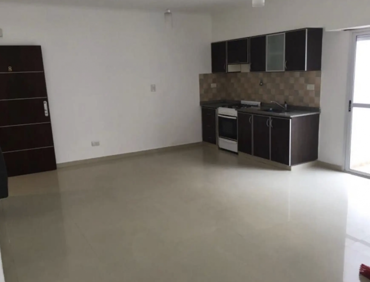 Oportunidad en Liniers - Departamento 2 Ambientes con Patio y Bajas Expensas