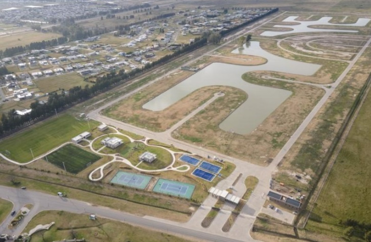 LOTE FRENTE A LA LAGUNA - EN VENTA - BARRIO LAS VICTORIAS