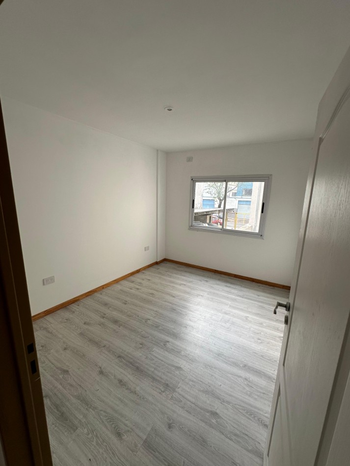 DEPTO 2 AMBIENTES CON BALCON - EN VENTA CON RENTA