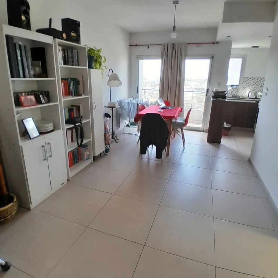 DEPTO 2 AMB EN VENTA CASEROS CENTRO