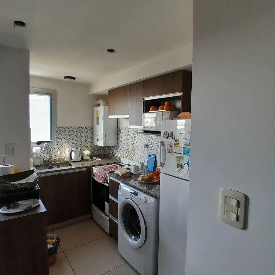 DEPTO 2 AMB EN VENTA CASEROS CENTRO