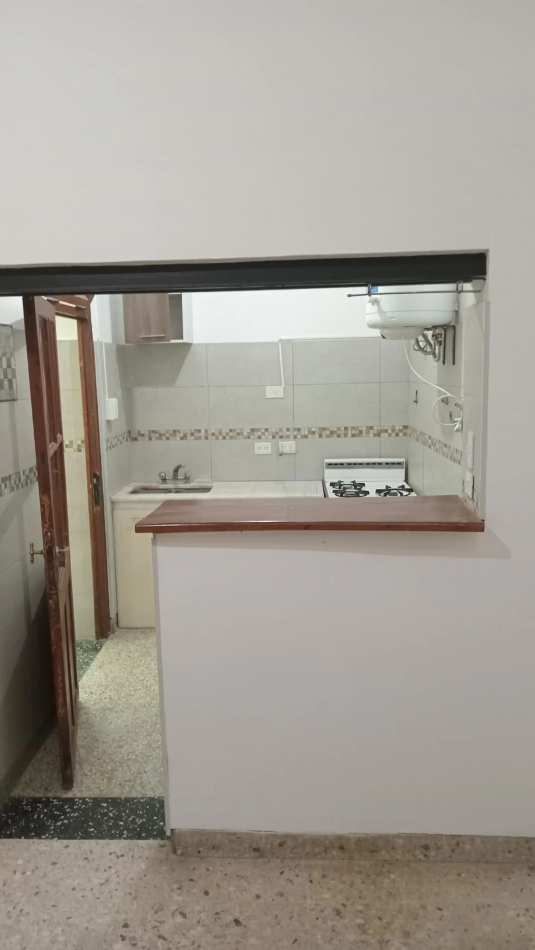 Venta de PH 2 ambientes, con patio, terraza y entrada independiente. Excelente ubicacion. Bajas expensas. Gran oportunidad.