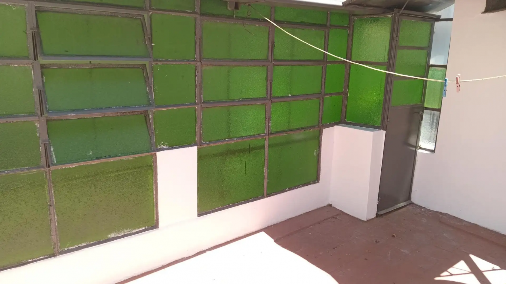 Venta de PH 2 ambientes, con patio, terraza y entrada independiente. Excelente ubicacion. Bajas expensas. Gran oportunidad.