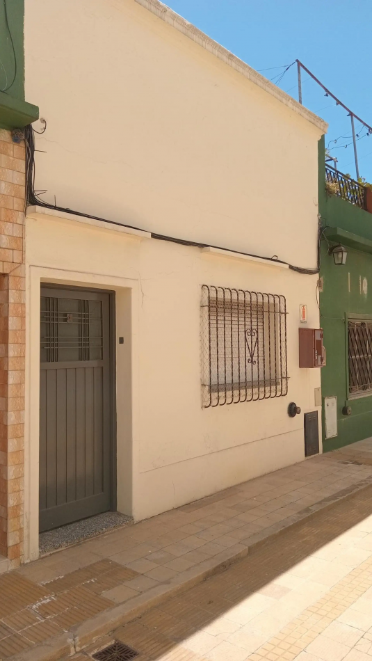 Venta de PH 2 ambientes, con patio, terraza y entrada independiente. Excelente ubicacion. Bajas expensas. Gran oportunidad.