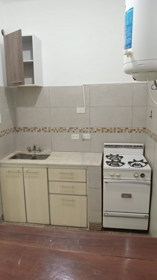 Venta de PH 2 ambientes, con patio, terraza y entrada independiente. Excelente ubicacion. Bajas expensas. Gran oportunidad.