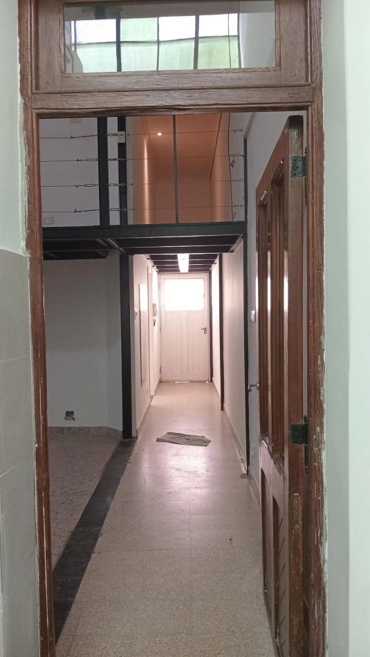 Venta de PH 2 ambientes, con patio, terraza y entrada independiente. Excelente ubicacion. Bajas expensas. Gran oportunidad.