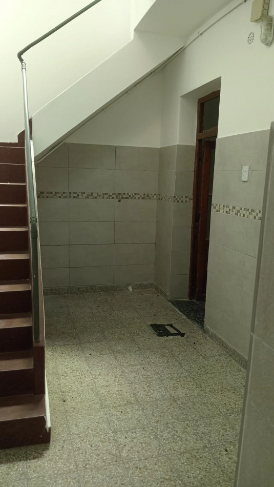 Venta de PH 2 ambientes, con patio, terraza y entrada independiente. Excelente ubicacion. Bajas expensas. Gran oportunidad.