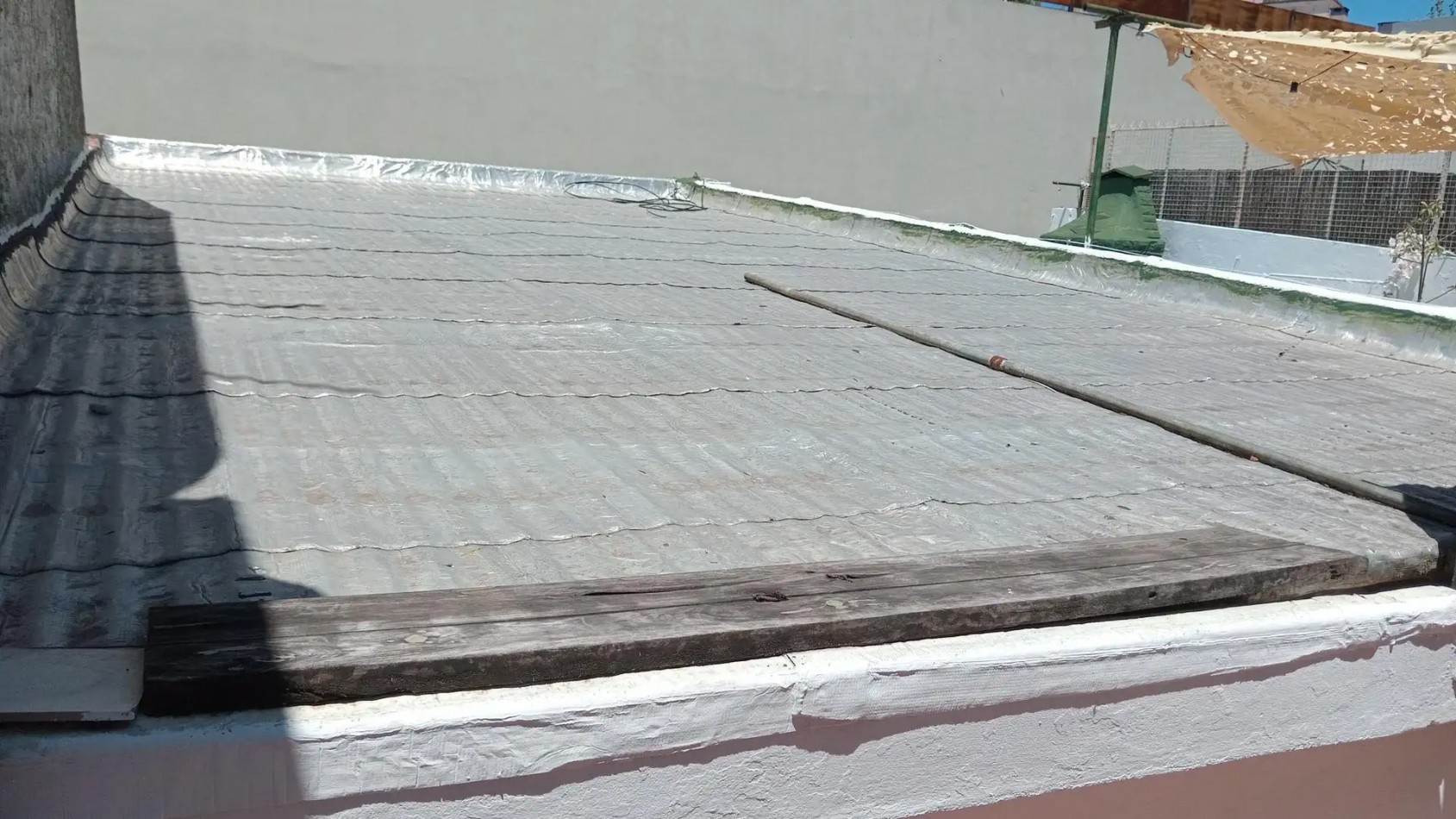 Venta de PH 2 ambientes, con patio, terraza y entrada independiente. Excelente ubicacion. Bajas expensas. Gran oportunidad.