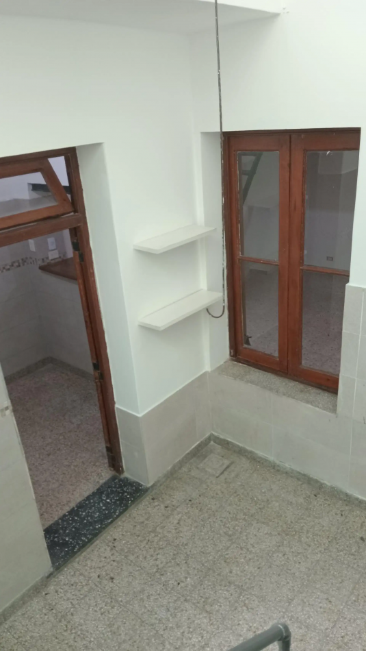 Venta de PH 2 ambientes, con patio, terraza y entrada independiente. Excelente ubicacion. Bajas expensas. Gran oportunidad.