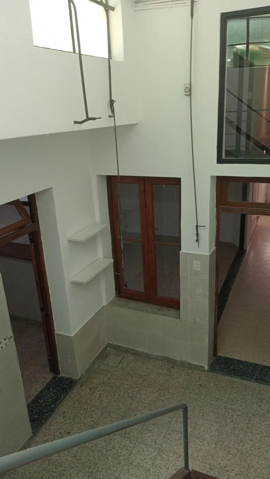 Venta de PH 2 ambientes, con patio, terraza y entrada independiente. Excelente ubicacion. Bajas expensas. Gran oportunidad.