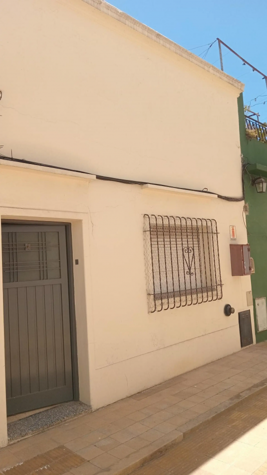 Venta de PH 2 ambientes, con patio, terraza y entrada independiente. Excelente ubicacion. Bajas expensas. Gran oportunidad.